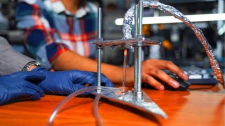 Ce dispositif US, aussi petit qu&rsquo;une main, génère une énergie 20 fois supérieure en défiant les lois physiques de Planck