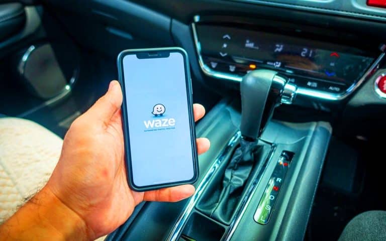 Cette révolution à un clic : Waze sur CarPlay rend chaque trajet domicile-travail plus fluide et intelligent