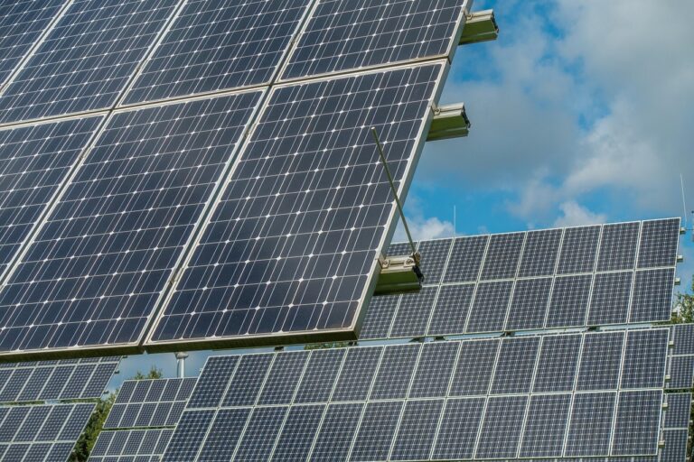 2 000 MW de magie solaire : cette métamorphose d&rsquo;un site nucléaire américain en plus grande ferme solaire du monde éblouit la planète