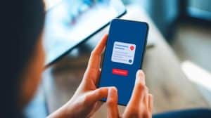 Attention à vos comptes bancaires : cette arnaque par SMS peut vider vos économies en un instant