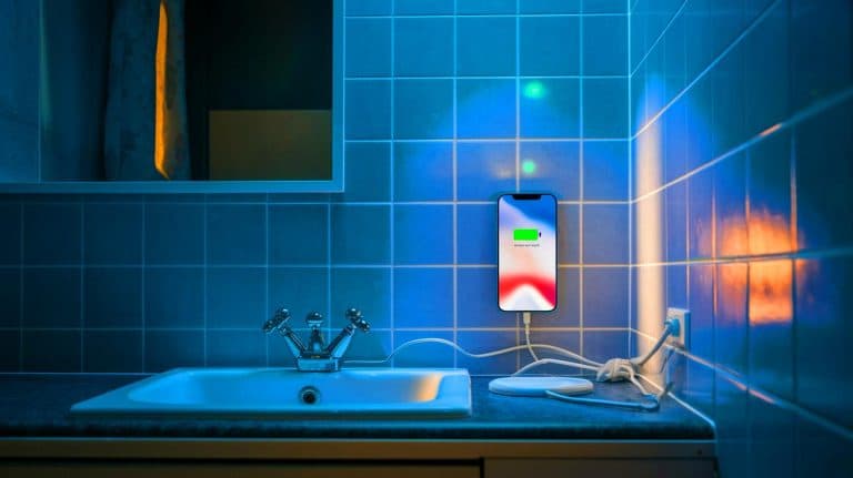 Ces lieux anodins où recharger votre téléphone peut causer une catastrophe inattendue et coûteuse