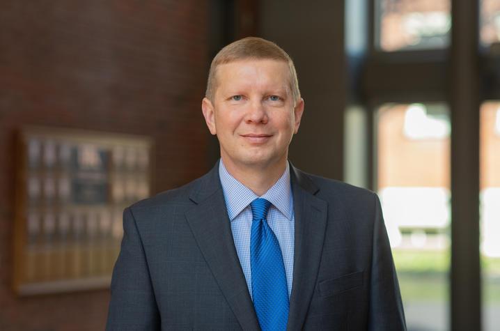 John Balk, Ph.D., est directeur de la priorité de recherche en science des matériaux et titulaire de la chaire W.T. Bryan en ingénierie des matériaux au sein du collège d'ingénierie Stanley et Karen Pigman au Royaume-Uni.