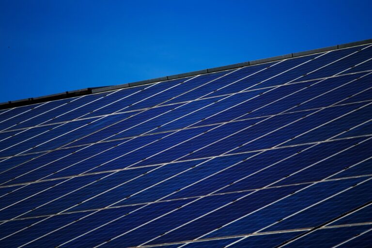 Mystère énergétique dévoilé : ce panneau solaire surpassant l&rsquo;équivalent énergétique de 20 réacteurs nucléaires bouleverse nos certitudes sur l&rsquo;avenir de l&rsquo;énergie renouvelable
