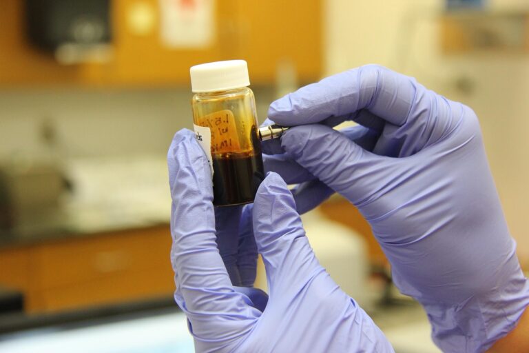 Comment ces experts transforment l’urine humaine en un matériau ultra-précieux qui pourrait changer l’industrie du luxe