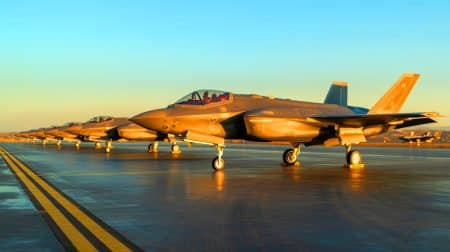 « Le Maroc s’arme et s’allie à Israël » le F-35 arrive pour écraser la menace algérienne et redéfinir la suprématie régionale Illustration de l'acquisition par le Maroc des avions de combat furtifs F-35. Image réalisée par IA.