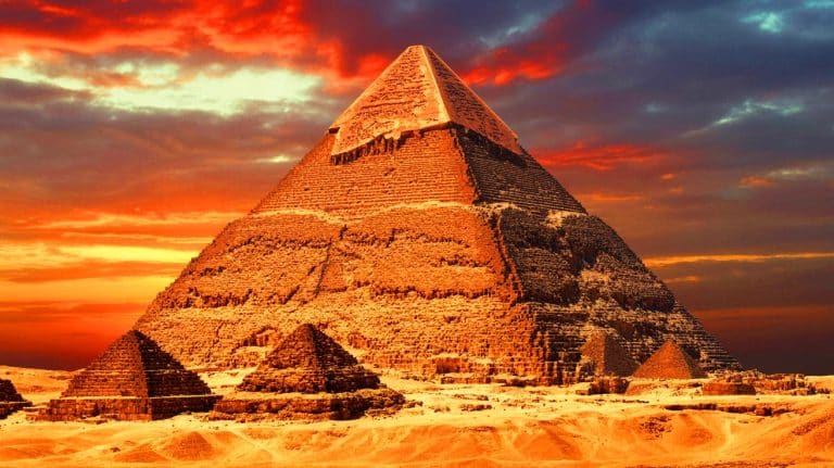 « La pyramide n’a pas quatre côtés, elle a bien plus » : cette révélation stupéfie les archéologues du monde entier