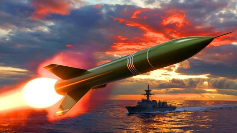 « Un cauchemar pour le Pentagone » : le missile hypersonique chinois DF-17 sème la panique dans les rangs militaires américains