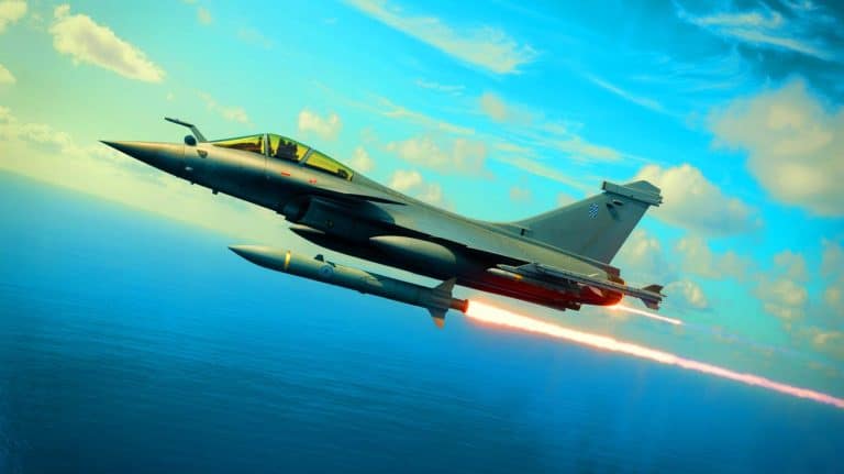 Un événement militaire historique : ce Rafale M de la Flottille 11F tire son missile Meteor pour la première fois en pleine mer