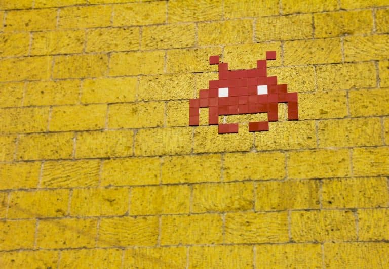 Fluide. Rapide. Futuriste. Des boucles de jeu minimalistes redéfinissent le jeu!