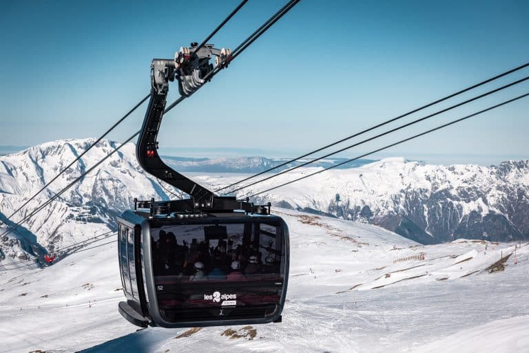 « On va flotter dans le vide » : ce téléphérique hallucinant capable de transporter 3 000 personnes promet une révolution vertigineuse sur les pistes