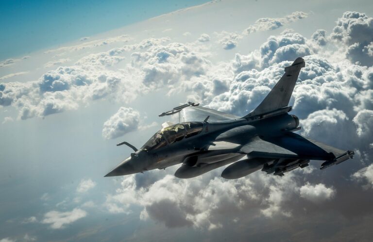 « Ce missile est notre pire cauchemar » : l&rsquo;affrontement explosif entre le F-35 américain et le Rafale français va bouleverser l&rsquo;aviation militaire