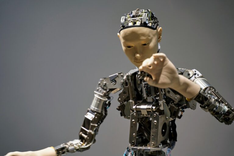 « Ces robots soldats humanoïdes vont semer le chaos » : l&rsquo;alerte effrayante de l&rsquo;armée chinoise sur les massacres aveugles imminents