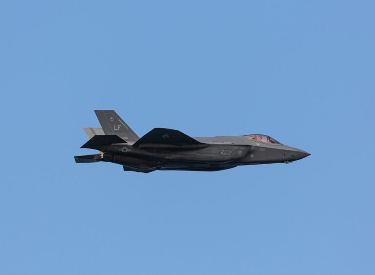 La Belgique crée la stupeur : elle tourne le dos au Rafale français pour adopter l’américain F-35 dans une décision qui redéfinit sa stratégie de défense