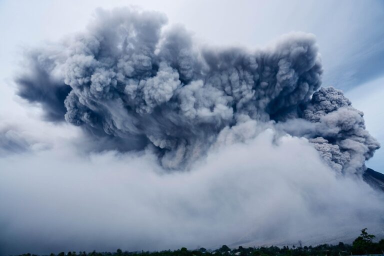 « Une éruption colossale est imminente » : cette prédiction apocalyptique des scientifiques pourrait bouleverser la planète entière dans les années à venir