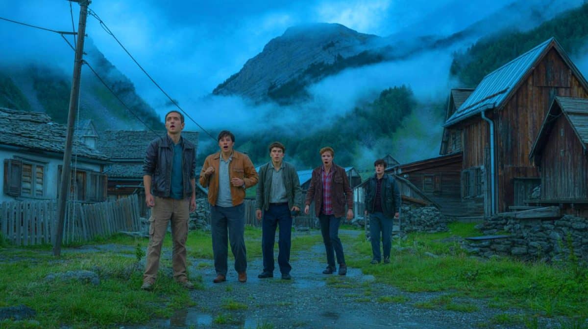« C’est un tsunami émotionnel » : cette série française sublime écrase Netflix avec une scène finale renversante Illustration de la série "Les Revenants" explorant le fantastique à travers des personnages revenant à la vie.