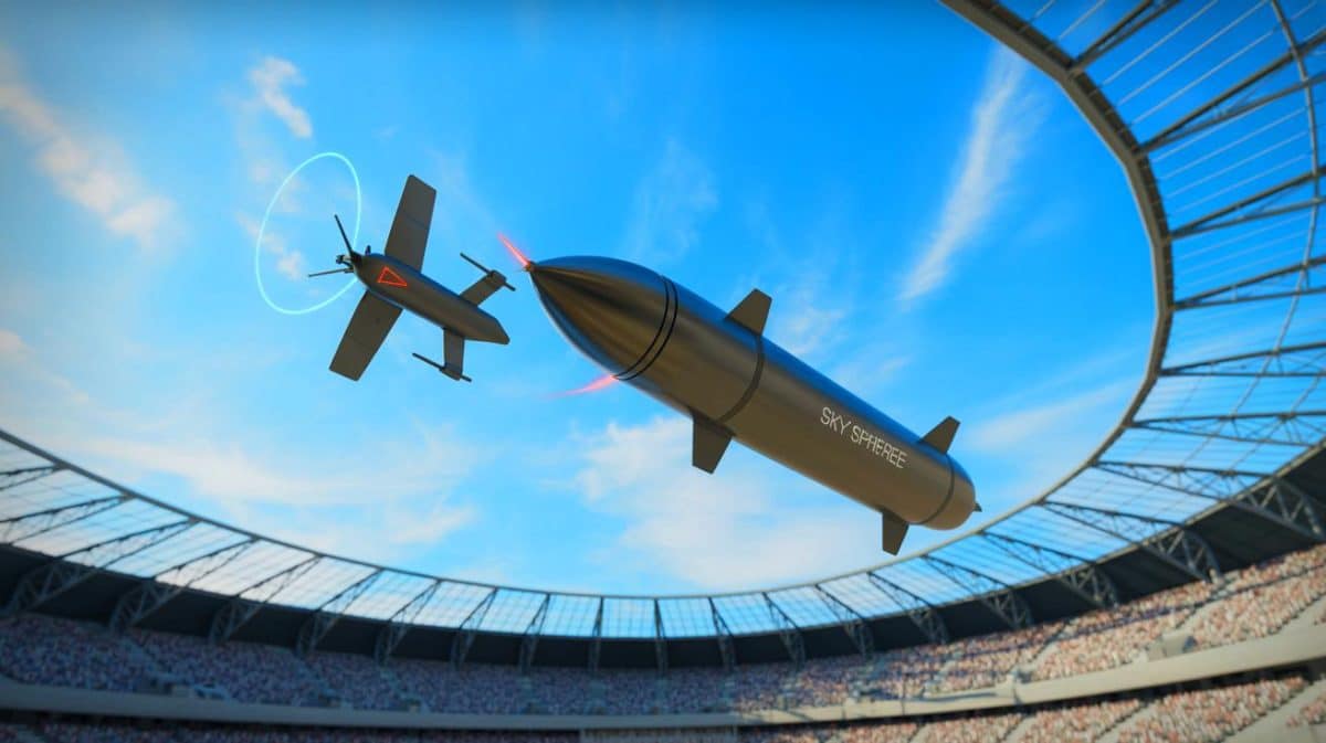 « Sky Sphere abat les drones avec des eMissiles portables » : ce système de défense fascine autant qu’il inquiète face à la nouvelle guerre des airs Illustration de la présentation du système Sky Sphere de Diehl Defence avec son eMissile CICADA conçu pour intercepter les petits drones.