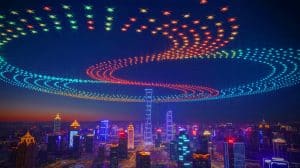 Illustration de 10 200 drones illuminant le ciel lors d'un spectacle record en Chine.
