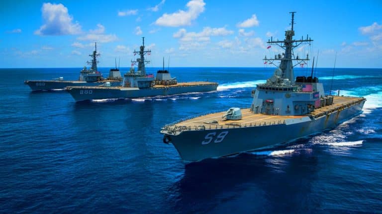 « Une guerre secrète commence » : les États-Unis mènent frappes et déploiements navals contre le Venezuela accusé de narcoterrorisme