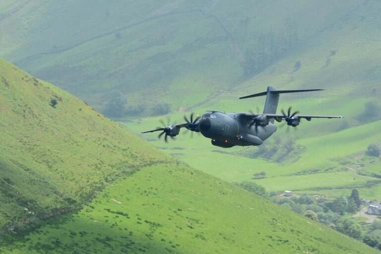 « Nous sommes en danger » : le géant A400M Atlas menace la sécurité aérienne, l&rsquo;Armée française accusée de négligence