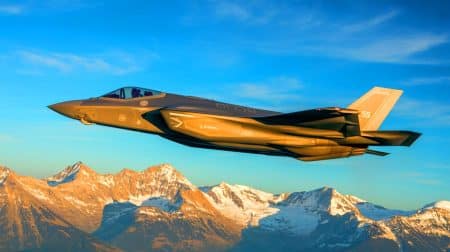 « La Suisse impuissante face aux USA » : l’achat des F-35 est frappé par 39 % de droits de douane Illustration de l'essai d'un F-35 sur la base aérienne de Payerne, près de Neuchâtel.