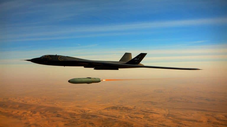 « Pourquoi le B-2 reste irremplaçable » : la bombe anti-bunker GBU-57 dépend d’un avion déjà trop rare