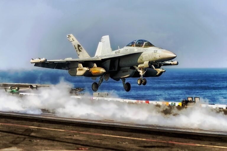 « Les secrets de la vraie école Top Gun » : l’histoire cachée du centre d’élite des pilotes américains