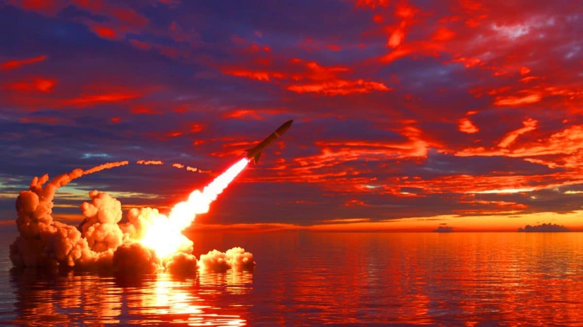 « Un missile nucléaire testé dans le Pacifique » : la Chine soupçonnée d’avoir caché un essai aux yeux du monde entier Illustration de l'essai de missile balistique chinois dans le Pacifique, suscitant des inquiétudes géopolitiques.