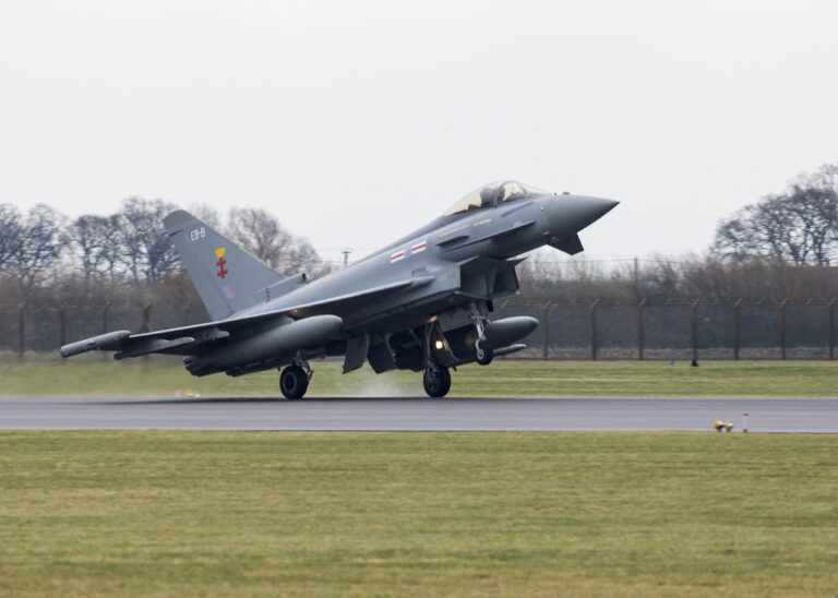 « Un concentré de puissance et de précision » : le Typhoon impressionne avec ses missiles Meteor et son canon Mauser de 27 mm