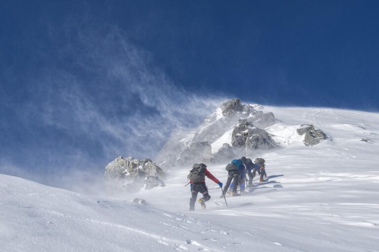 « Vivre et combattre à plus de 3000 mètres d’altitude » : au cœur de la 27e brigade de montagne, l’élite alpine française