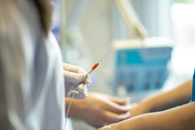 H3N2 menace la saison grippale : quelles mutations pourraient aggraver la situation cet hiver ?
