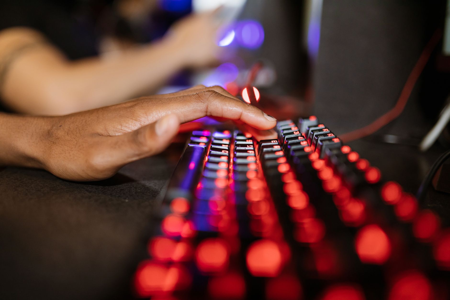 Trois claviers gaming sans fil du top Frandroid, entre 75 et 235 euros