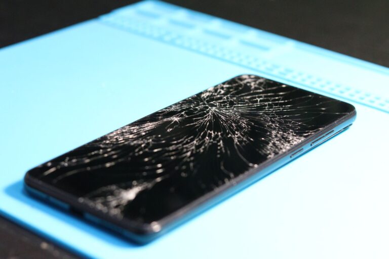 Pourquoi l’écran interne de l’iPhone Duo casse-t-il près de la charnière ?