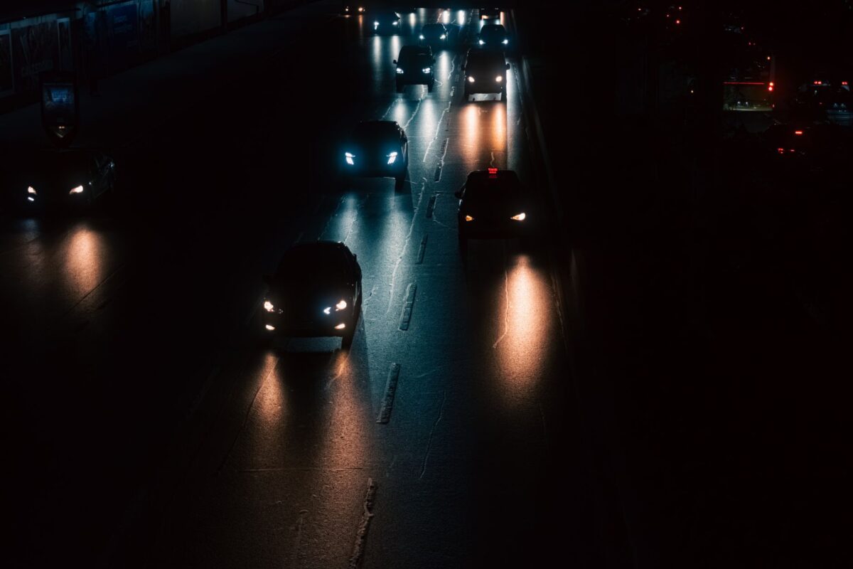 Les robotaxis Tesla roulent une heure de plus à Austin, mais la nuit reste difficile pour les animaux