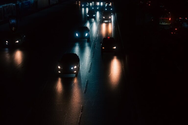 Les robotaxis Tesla roulent une heure de plus à Austin, mais la nuit reste difficile pour les animaux